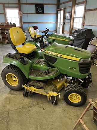 Image of John Deere X730 equipment image 3