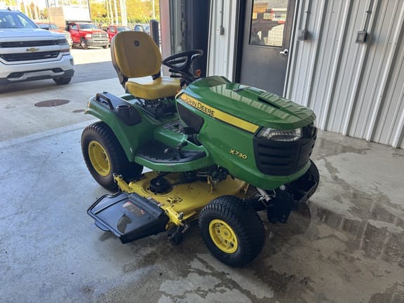 2022 John Deere X730 Equipment Image0