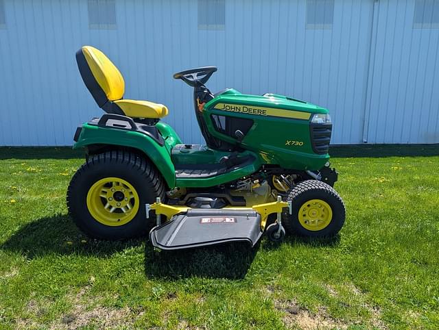 Image of John Deere X730 equipment image 3