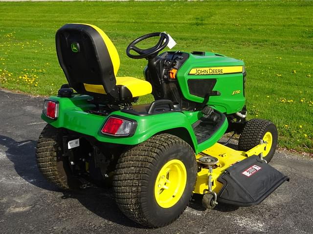 Image of John Deere X730 equipment image 3