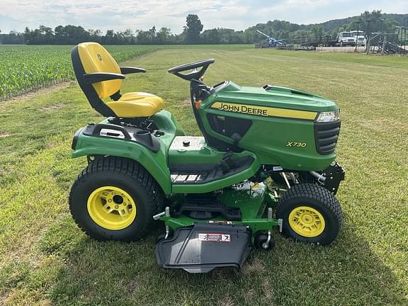 Image of John Deere X730 equipment image 3