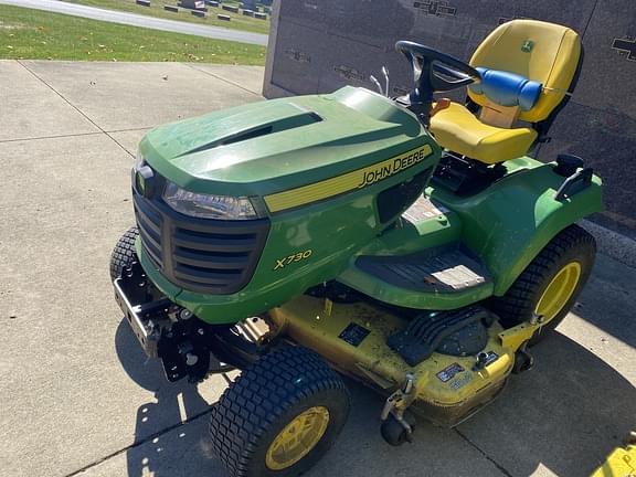 Image of John Deere X730 equipment image 2