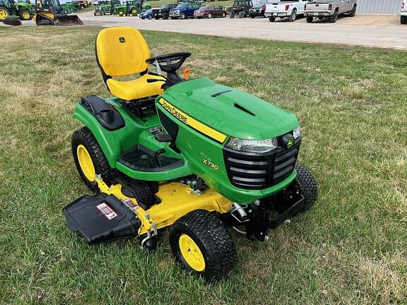 Image of John Deere X730 equipment image 3