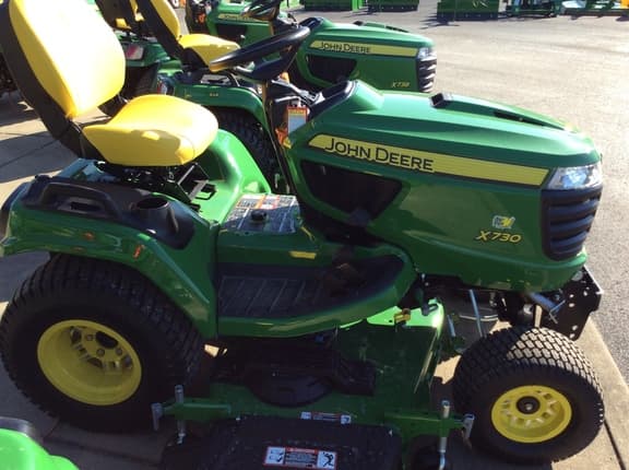 Image of John Deere X730 equipment image 3