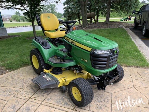 2022 John Deere X730 Equipment Image0