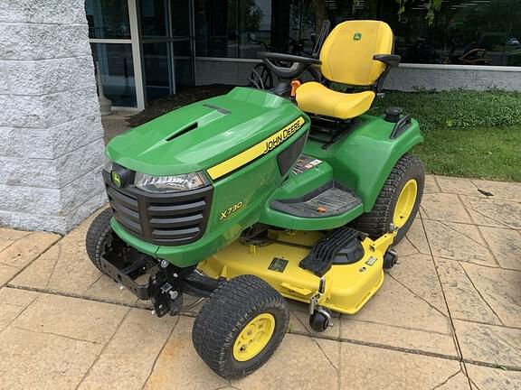 Image of John Deere X730 equipment image 1