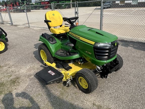 Image of John Deere X730 equipment image 3