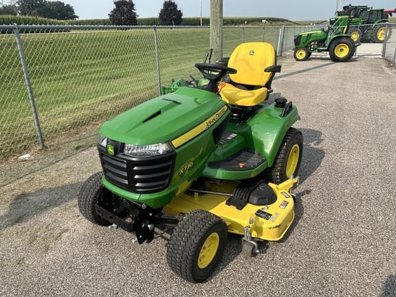 2022 John Deere X730 Equipment Image0