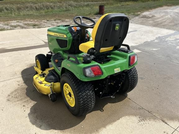 Image of John Deere X734 equipment image 3