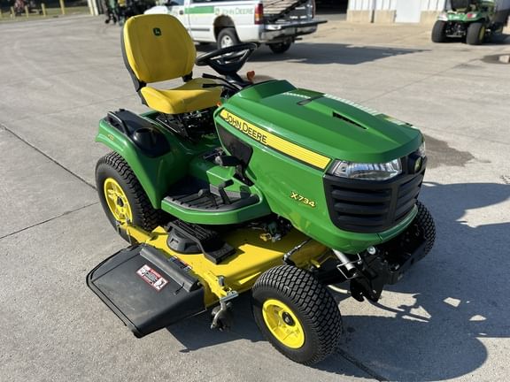 2022 John Deere X734 Equipment Image0