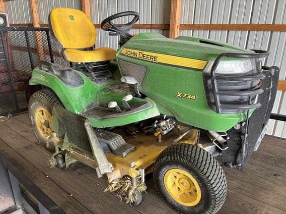 Image of John Deere X734 equipment image 1