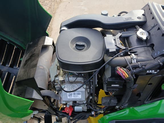 Image of John Deere X734 equipment image 4