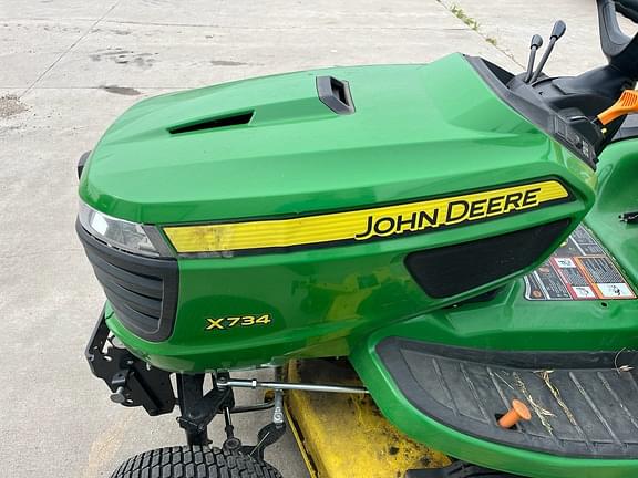 Image of John Deere X734 equipment image 2