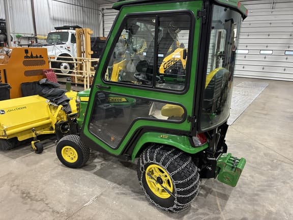 Image of John Deere X734 equipment image 1