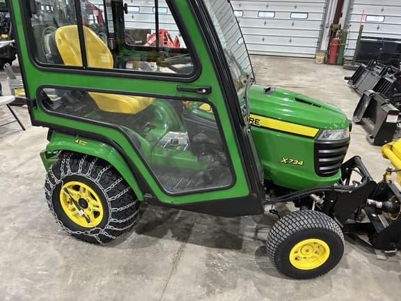 Image of John Deere X734 equipment image 2