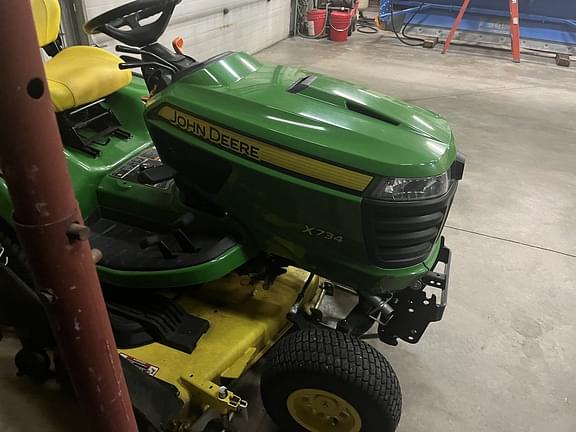 Image of John Deere X734 equipment image 4