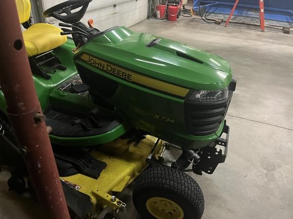 Image of John Deere X734 equipment image 4