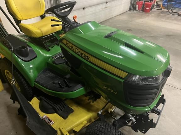Image of John Deere X734 equipment image 2
