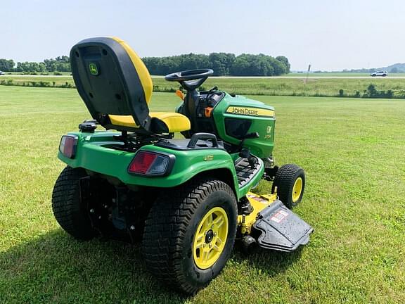 Image of John Deere X734 equipment image 4