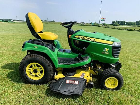 Image of John Deere X734 equipment image 3