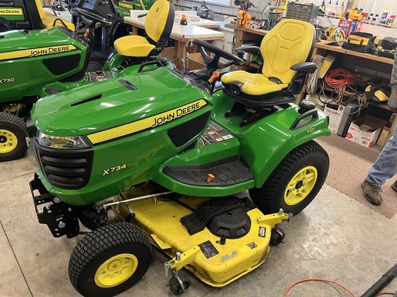 2022 John Deere X734 Equipment Image0