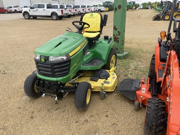 2022 John Deere X734 Equipment Image0