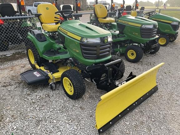 Image of John Deere X738 equipment image 1
