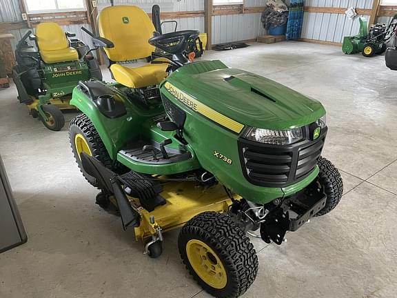 Image of John Deere X738 equipment image 4