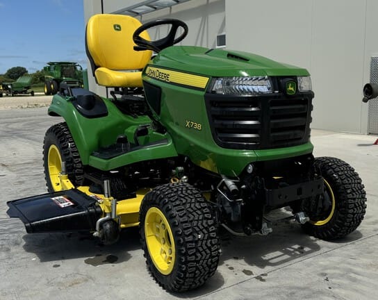 Main image John Deere X738