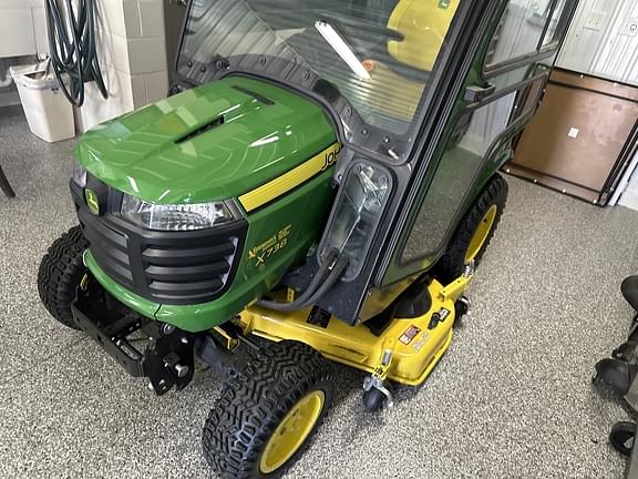 Image of John Deere X738 equipment image 1