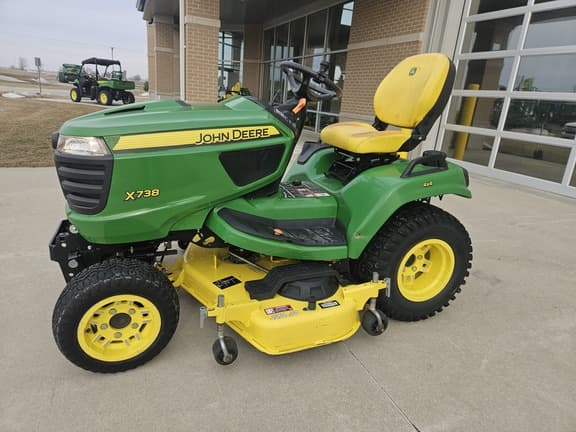 Image of John Deere X738 equipment image 1
