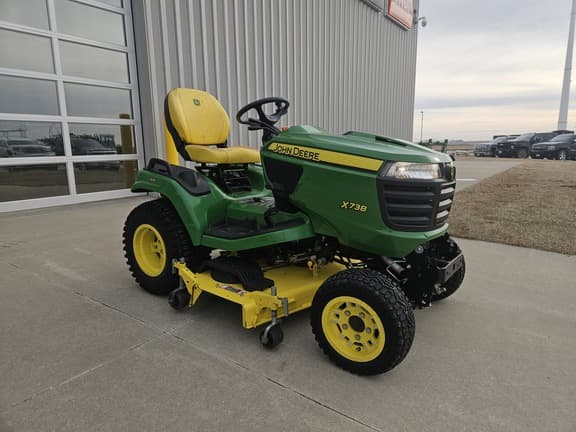 Image of John Deere X738 equipment image 1