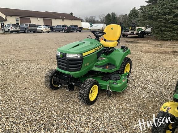 Image of John Deere X738 equipment image 1