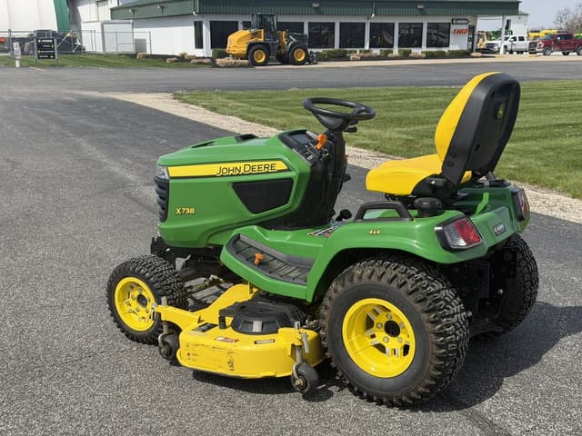 Image of John Deere X738 equipment image 2