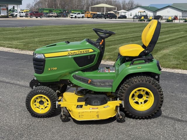 Image of John Deere X738 equipment image 1