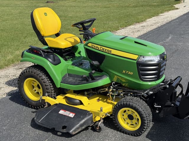 Image of John Deere X738 equipment image 2