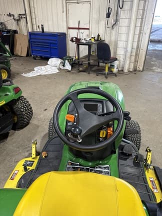 Image of John Deere X738 equipment image 3