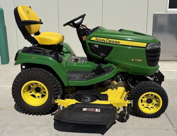 Image of John Deere X738 equipment image 1