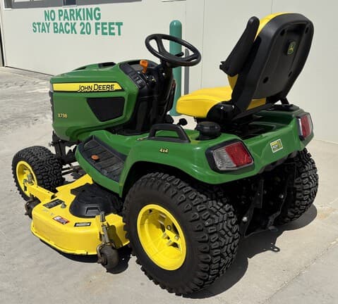 Image of John Deere X738 equipment image 4