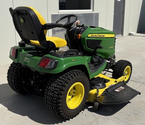 Image of John Deere X738 equipment image 2