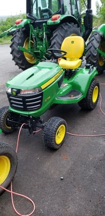 Main image John Deere X738