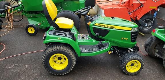 Image of John Deere X738 equipment image 2
