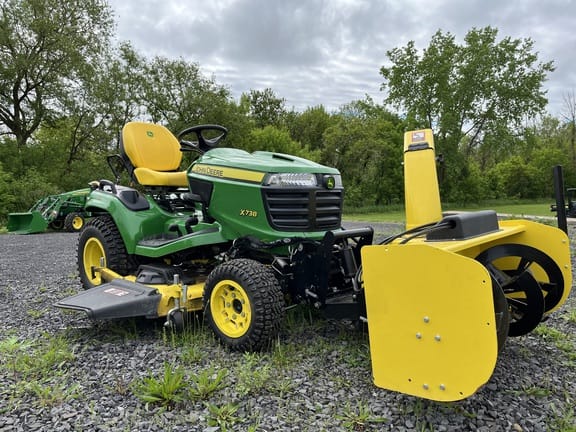 Main image John Deere X738