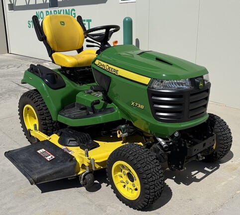 2022 John Deere X738 Image
