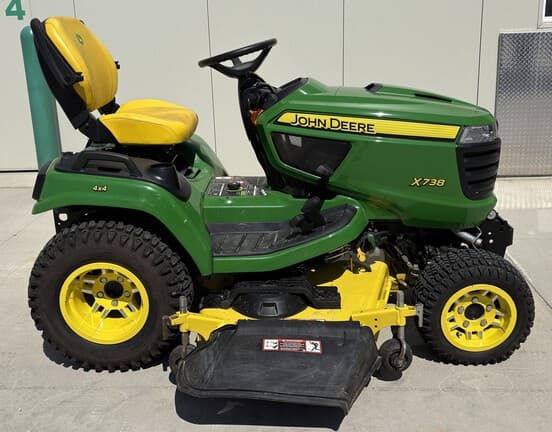 Image of John Deere X738 equipment image 1
