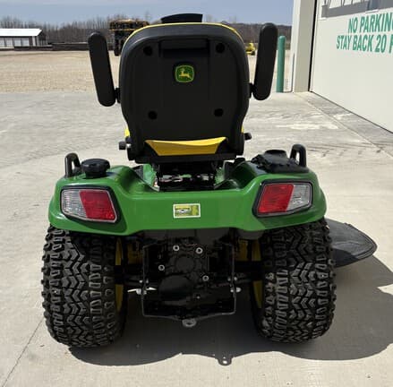 Image of John Deere X738 equipment image 3
