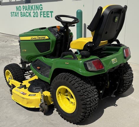 Image of John Deere X738 equipment image 4