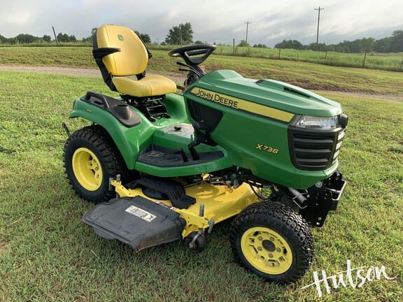 2022 John Deere X738 Equipment Image0