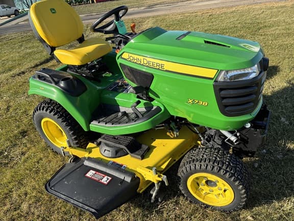 Image of John Deere X738 equipment image 1