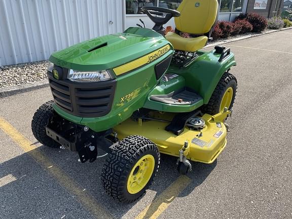 Image of John Deere X738 equipment image 1